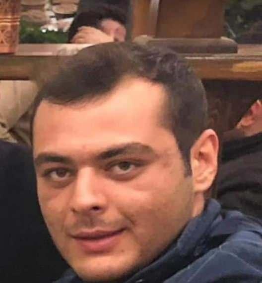 <p><strong>1 HAFTA ÖNCE KAYBOLAN FURKAN OLDUĞU BELİRLENDİ</strong></p>
<p>Sazlık alanda bulunan cesedin bir hafta önce evden çıktıktan sonra bir daha kendisinden haber alınamayan ve 6 Şubat 2023 Kahramanmaraş merkezli depremlerde baba, anne ve kardeşini kaybeden Furkan Akdoğan, olduğu belirlendi.</p>
<p> </p>