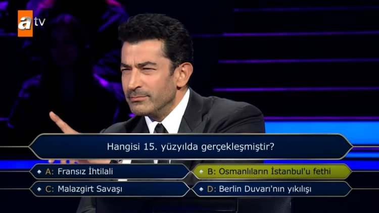 <p>Cevabının doğru olduğuna sevinen yarışmacıya, İmirzalıoğlu adeta tarih dersi verdi.</p>
