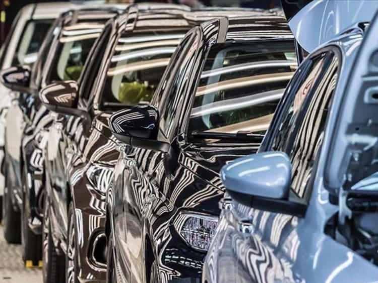 <p><span style="color:#B22222"><strong>OTOMOBİL DURDUĞU YERDE MASRAF</strong></span><br />
<br />
<br />
Otomobil alan birisi aracı çalıştırmadan park halinde tutsa da sabit giderleri oluyor. Motorlu Taşıtlar Vergisi, zorunlu trafik sigortası, opsiyon olarak da olsa kasko, muayene, yıllık periyodik bakım derken en düşük maliyetli otomobilin bile 50 bin lira civarında masrafı oluyor. </p>
