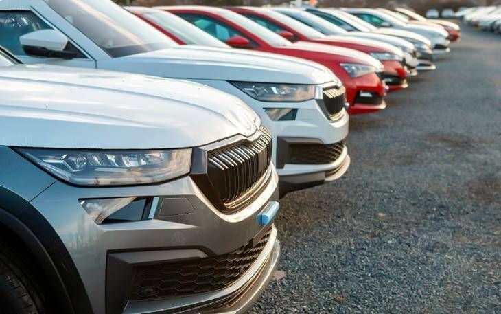 <p>Skoda Scala 1.0 TSI 115 PS DSG - 1.328.000 TL</p>

<p>Suzuki Swift 1.2 MHEV CVT GL Techno Benzinli 2023 Model - 1.079.000 TL</p>

<p>Toyota Corolla 1.5 Vision Multidrive S - 1.328.000 TL</p>
