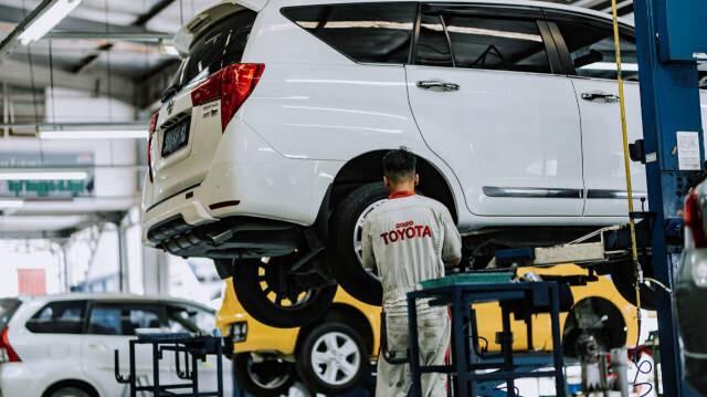 <p>Toyota'nın tek başına, mevcut üç model için güvenlik testleri kapsamında yetkililere yanlış veriler sunduğu belirtilen raporda, Corolla ve Yaris Cross'un iki modelinin bu durumdan etkilendiği ifade edildi.</p>
