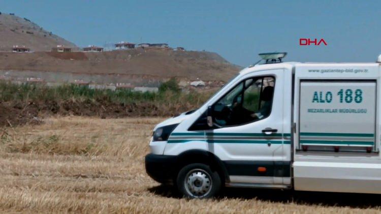 <p>Gaziantep'in İslahiye ilçesinde 1 hafta önce kaybolan Furkan Akdoğan (19), Tahtaköprü Barajı kenarında buğday hasadı yapan biçerdöver operatörü tarafından sazlıkta ölü bulundu.</p>
