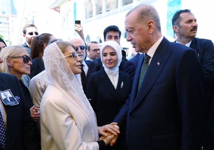 <div>ERDOĞAN'DAN AÇIKLAMA: RABBİM İNŞALLAH MAKAMLARINI ALİ EDER</div>

<div> </div>
