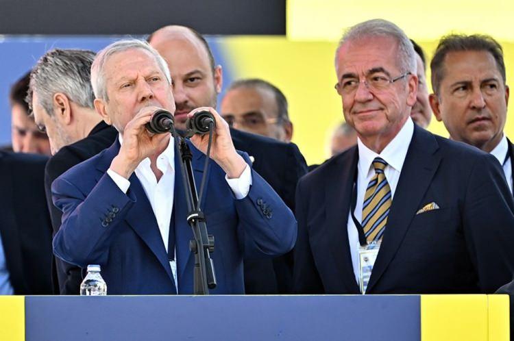 <p>Kongreyi terk etme nedeni ile ilgili Aziz Yıldırım şunları söyledi:<br />
</p>