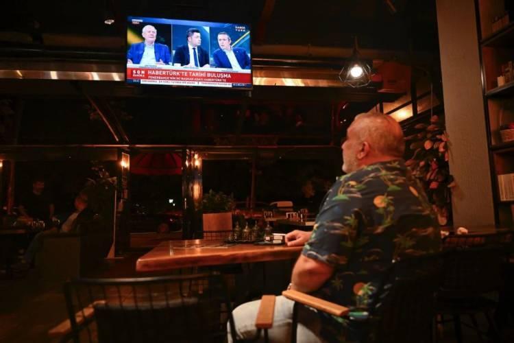 <p>Tarihi yayın, aldığı reyting ile dün televizyon yayınları arasında açık ara önde oldu.</p>