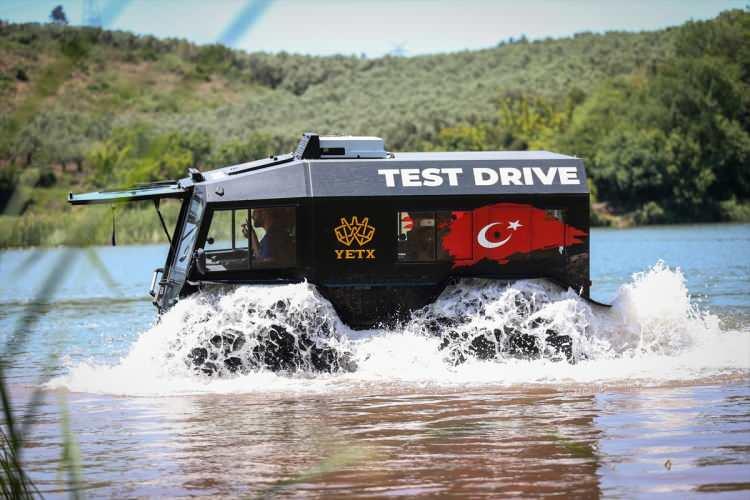 <p>Aracın şu anda 11 versiyonunun olduğunu söyleyen Ersöz, "Arama kurtarma ve yangın söndürme versiyonu da yolda. Bir de özel amaçlı zirai mücadele versiyonu geliştiriyoruz." dedi.</p>
