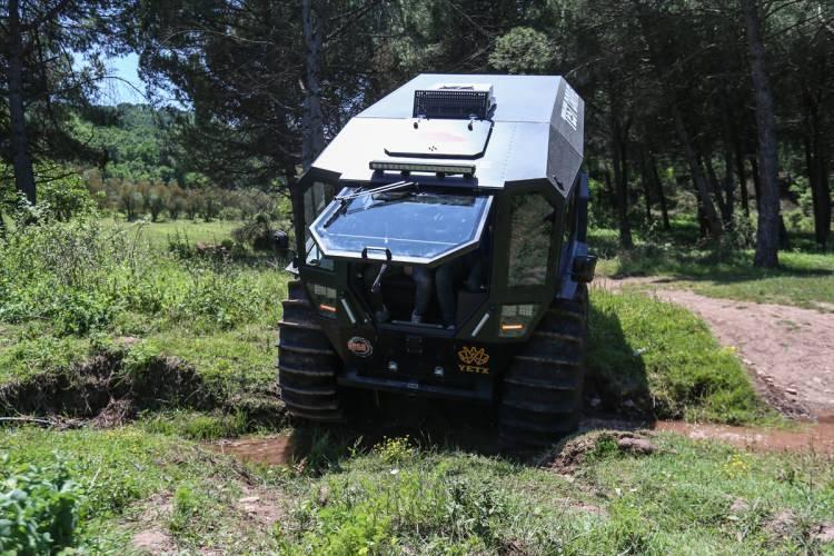 <p>Ersöz, son dönemde 2 bayilik anlaşması daha imzaladıklarını ve Türkiye'de doğru işbirliği için görüşmelerin devam ettiğini dile getirdi.</p>