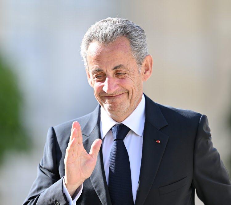 <p>Yemeğe, eski Fransa Cumhurbaşkanı Nicolas Sarkozy (fotoğrafta) de katıldı.</p>
