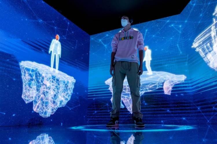 <p>Ancak başta Meta olmak üzere 2024 yılında geldiğimizde tüm metaverse firmaları ya zarar etti ya da iflas bayrağını çekti. İlk etapta yatırımcıların yoğun ilgisini çeken sanal arsaların değeri şu anda yüzde 90 civarında düştü.</p>