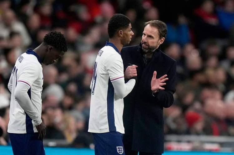 <p>* İNGİLTERE<br />
<br />
* C GRUBU<br />
<br />
<strong>Kaleci:</strong> Dean Henderson, Jordan Pickford, Aaron Ramsdale<br />
<br />
<strong>Defans:</strong> Lewis Dunk, Joe Gomez, Marc Guehi, Ezri Konsa, Luke Shaw, John Stones, Kieran Trippier, Kyle Walker.<br />
<br />
<strong>Orta saha</strong>: Trent Alexander-Arnold, Conor Gallagher, Kobbie Mainoo, Declan Rice, Adam Wharton.<br />
<br />
<strong>Forvet:</strong> Jude Bellingham, Jarrod Bowen, Eberechi Eze, Phil Foden, Anthony Gordon, Harry Kane, Cole Palmer, Bukayo Saka, Ivan Toney, Ollie Watkins.</p>