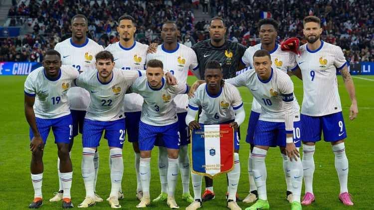 <p>* FRANSA<br />
<br />
* D GRUBU<br />
<br />
<strong>Kaleci</strong>: Aréola, Maignan, Samba<br />
<br />
<strong>Defans</strong>: Koundé, Clauss, Pavard, Konaté, Saliba, Upamecano, T. Hernandez, Mendy<br />
<br />
<strong>Orta Saha</strong>: Camavinga, Y. Fofana, Rabiot, Zaire-Emery, Tchouaméni, Griezmann, Kante<br />
<br />
<strong>Forvet</strong>: Barcola, O. Dembélé, Coman, Giroud, Kolo Muani, Mbappé, Thuram</p>
