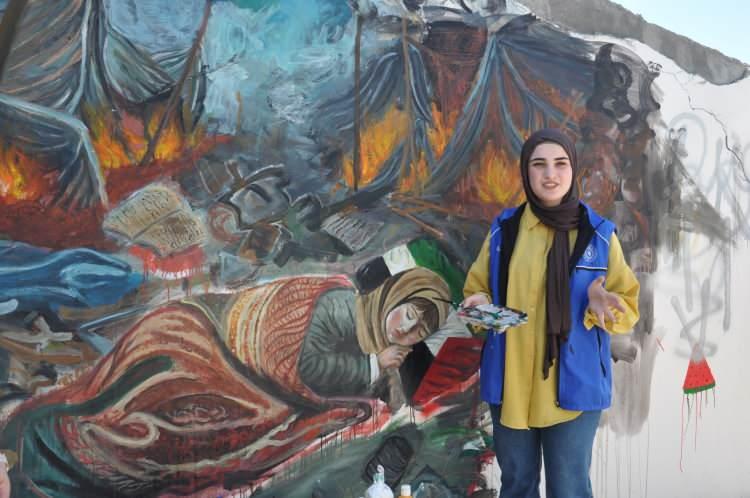 <p>Suriye’deki iç savaştan ailesiyle kaçarak 2017 yılında Türkiye’ye gelen ve İslahiye İmam Hatip Lisesi 9'uncu sınıf öğrencisi Dua Gavi, gönüllü olarak gittiği İslahiye Gençlik Merkezi’nin desteğiyle resim yeteneğini geliştirdi. </p>