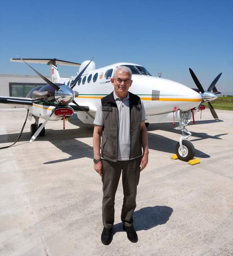 <p>Otağ'ın tam kapasite çalışabilir halde 8 saat havada kalabildiğini belirten Karacabey, uçağın elde ettiği verilerin aynı zamanda Yangın Yönetim Merkezi ve Hava Yönetim Merkezi'nden de anlık izlenebildiğini dile getirdi.</p>
