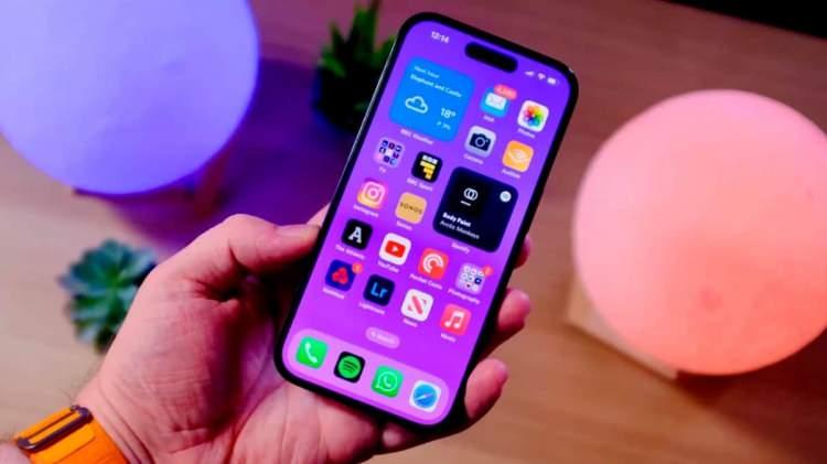 <p>Apple müzik otomatik olarak oluşturulan çalma listelerine sahip olabilir, Anımsatıcılar uygulamasının Takvim uygulamasıyla entegre olması ve Fotoğraflar uygulamasının yapay zeka destekli fotoğraf rötuşlama özelliğine sahip olması bekleniyor.</p>