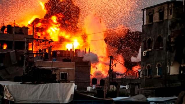 <p>Öte yandan, Batı Kudüs'teki Paris meydanında da binlerce İsrailli, bir esir takası anlaşması için baskı yapmak ve erken seçimlere gitmek amacıyla gösteri düzenledi</p>
<p> </p>