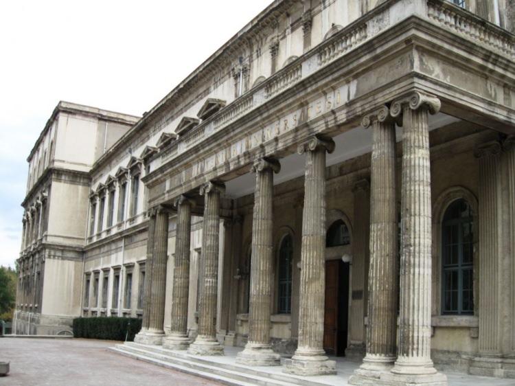 <p>İstanbul Teknik Üniversitesi <strong>326. sırada</strong></p>

<p> </p>
