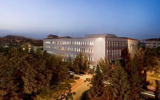 <p>- Yıldız Teknik Üniversitesi: 851-900 arası</p>

<p>- Gazi Üniversitesi: 901-950 arası</p>
