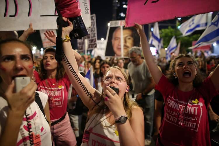 <p>Gösteriler, başkent Tel Aviv ve Batı Kudüs başta olmak üzere ülkenin pek çok farklı noktasında düzenlendi.</p>
