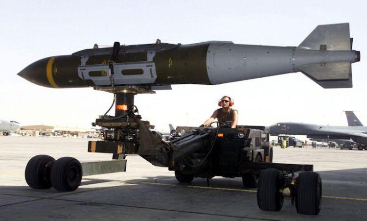 <p><span style="color:#B22222"><strong>MARK 84</strong></span></p>

<p> </p>

<p>Mark 84 (MK-84) bomba ise General Dynamics Ordnance and Tactical Systems üretimi olup 925 kilogram ağırlığında, 3,83 metre uzunluğunda ve serbest düşümlü. </p>
