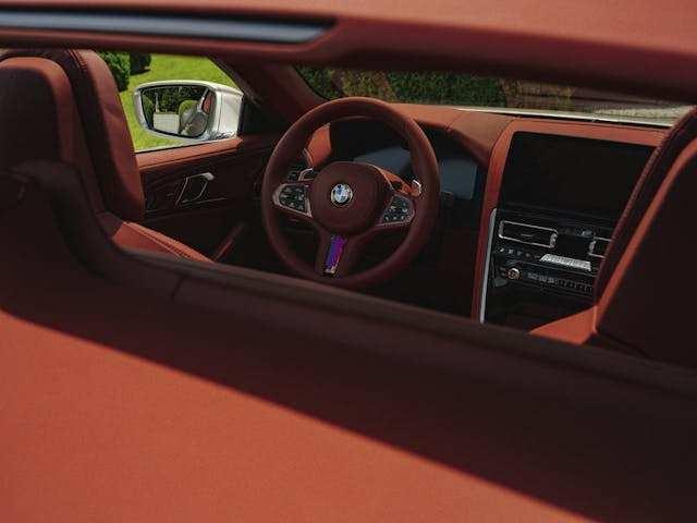<p>BMW marka dış tasarım sorumlusu Christopher Weil ise, Skytop üstündeki ayrıntıların, yakın dönemde göreceğimiz yepyeni BMW’lere ait ipuçları oluşturduğunu belirtiyor.</p>

<p> </p>
