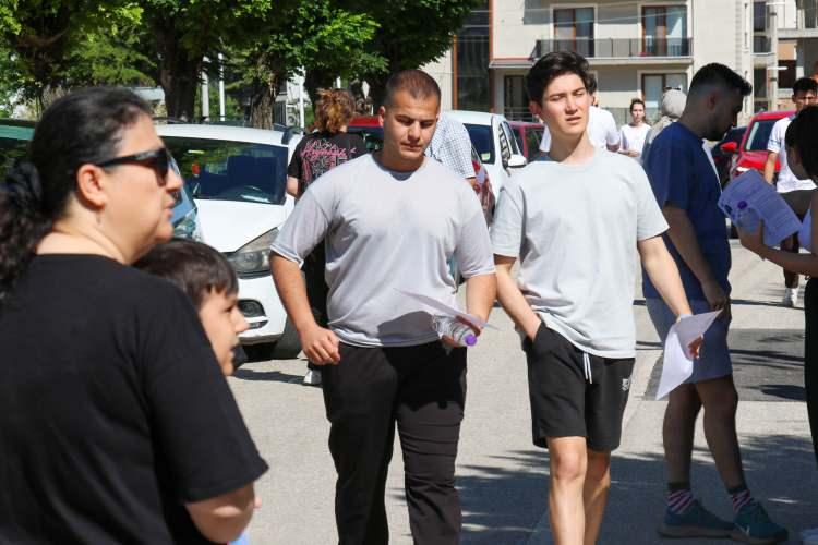 <p>Öte yandan, Dostluk Turnuvası'na katılan 18 Yaş Altı Milli Futbol Takımı'nın milli futbolcuları için Hırvatistan'ın başkenti Zagreb'de Yükseköğretim Kurumları Sınavı (YKS) düzenleniyor.</p>
<p> </p>