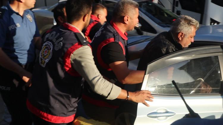<p>Anne stüdyomuzda olacak seninle görüşmek istiyor Figen. Derdini anlatmak istiyor. Gizem, savcımızın talimatıyla Aile ve Sosyal Hizmetler Bakanlığı Muğla İl müdürlüğünce koruma altına alındı.</p>
<p> </p>