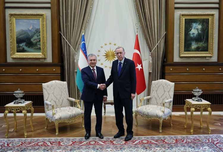 <p>Cumhurbaşkanı Recep Tayyip Erdoğan, Özbekistan Cumhurbaşkanı Şevket Mirziyoyev'i resmi törenle karşıladı.</p>
