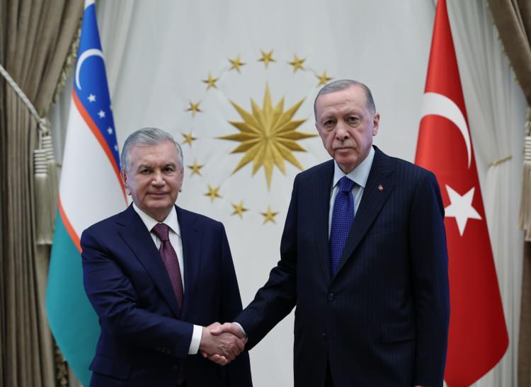 <p>Mirziyoyev'in makam aracını, Cumhurbaşkanlığı Külliyesi önündeki caddede karşılayan süvariler, araca protokol kapısına kadar eşlik etti.</p>

<p> </p>
