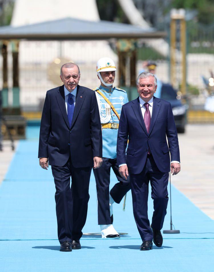<p>İkili görüşmenin ardından Erdoğan ve Mirziyoyev, Türkiye-Özbekistan Yüksek Düzeyli Stratejik İşbirliği Konseyi 3. Toplantısı'na katılacak.</p>