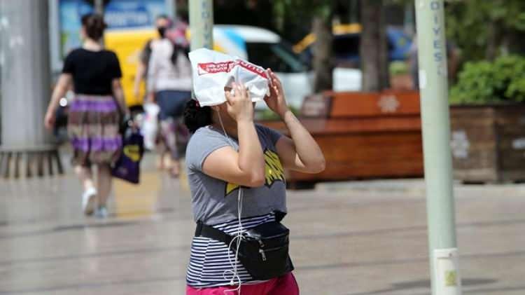 <p>G&uuml;neş &ccedil;arpması, aşırı sıcak sonucu beden ısısını ayarlayan mekanizmanın bozulmasına bağlı meydana gelen bir rahatsızlık.&nbsp;</p>
