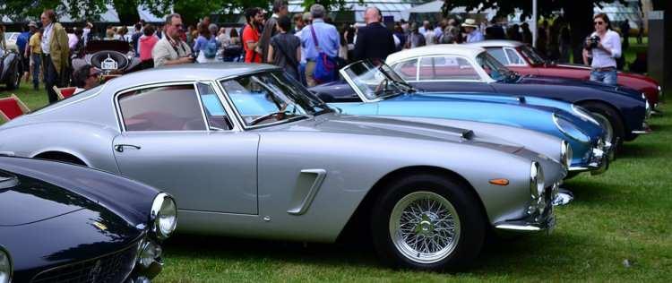 <p>Sekiz ayrı sınıfa gruplanmış paha biçilmez otomobiller, 1923 Diatto Tipo 20 S, 1934 Cadillac V16, 1955 Mercedes 300 SL, 1971 Maserati Quattroporte AM 121 veya 1972 yapımı kısa dingil mesafeli bordo/kırmızı Mercedes 600 gibi sıra dışı modeller, geçmişte olduğu gibi bugün de dünyanın en zengin ailelerinin garajlarını süslerken, İtalyan Alplerinin dağ gölü güzelliğine renk kattılar. </p>