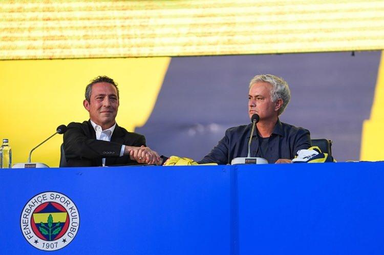 <p>Athletic: "Statta on binlerce taraftar vardı. 200 bini aşkın kişi de töreni YouTube'dan izledi."</p>
