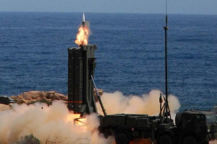 <p>HİSAR ve SİPER'in gelişmiş yeteneklere sahip olduğu ve devamlı olarak geliştirildiğine dikkat çekildi. İki milli füzemizin NATO'nun birlikte çalışabilirlik ilkesine göre tasarlanıp üretildiği için ESSI'ye entegre edilmesinin teknik olarak mümkün olduğu dile getirildi.</p>