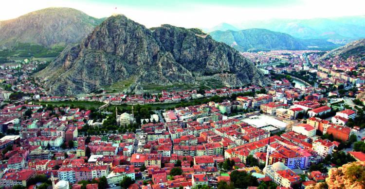 <p><strong>16-AMASYA</strong></p>

<p>Gen&ccedil; n&uuml;fus oranı: Y&uuml;zde 13,4</p>
