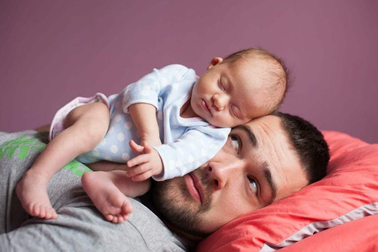 <p>Araştırmacılar bunun nedeninin babaların baba olmayanlara göre daha fazla sosyal desteğe sahip olmasından kaynaklanabileceğini söyledi.</p>

<p> </p>

<p>Baba olan erkkelerin, yaşlandıkça hastane randevularına katılmalarına ve ilaç ve tedavileri yönetmelerine yardımcı olacak çocukları var.</p>
