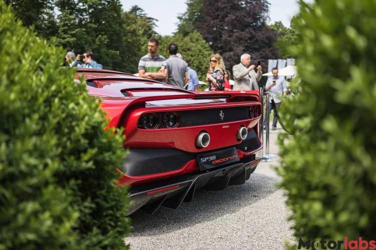 <p>Diğer yanda 1957 Ferrari 335 S ve Ferrari 250 GT Speciale Aerodinamica, başka köşelerde Aston Martin DB4 GT Zagato ve DB5 Shooting Brake Superleggera, Otomobilin Altın Çağı 1960'ların en güzel örnekleri olarak nabzımızı yükseltiyordu. </p>