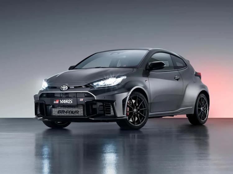 <p><span style="color:#B22222"><strong>TOYOTA YARİS</strong></span></p>