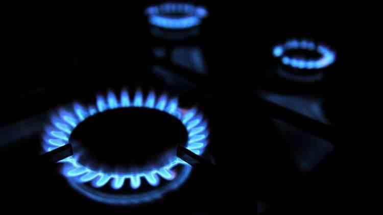 <p><span style="color:#B22222"><strong>DOĞALGAZDA GELİRE GÖRE TARİFE </strong></span></p>
<p>Hükümet önümüzdeki günlerde yerli gaz üretiminin vatandaşın cebine yansıması için Hazine ve Maliye Bakanlığı ile Aile ve Sosyal Hizmetler Bakanlığı tarafından yeni bir çalışma başlatma kararı aldı.</p>
<p> </p>