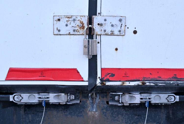 <p>&Ouml;l&ccedil;me, Se&ccedil;me ve Yerleştirme Merkezi (&Ouml;SYM) tarafından ger&ccedil;ekleştirilen YKS'nin Temel Yeterlilik Testi'ne 3 milyon 120 bin 878, Alan Yeterlilik Testi'ne 2 milyon 19 bin 709 ve son oturum Yabancı Dil Testi'ne ise 233 bin 389 aday katılacak. YKS-2024'te 1 milyona yakın g&ouml;revli sahada olacak.<br />
&nbsp;</p>

