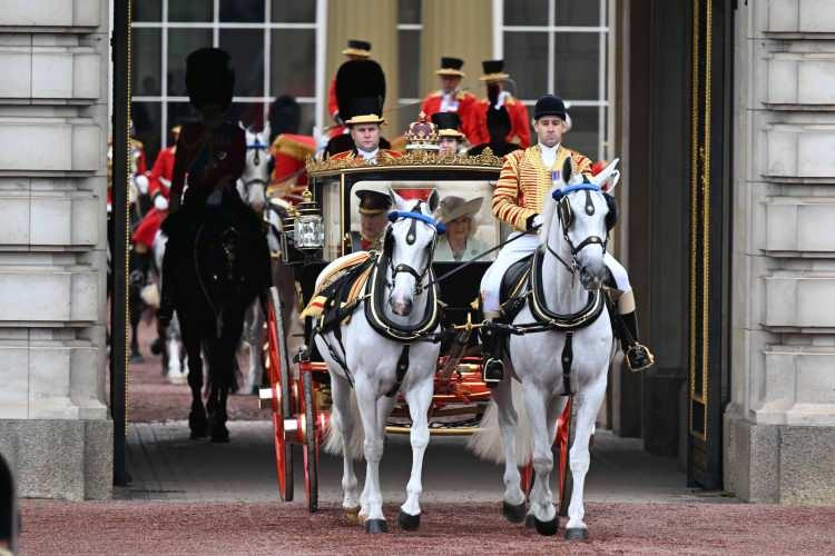 <p>İyileşmek için zamana ihtiyacı olduğunu belirten Prenses Kate ile ilgili Buckingham Sarayı Sözcüsü de bir açıklama Sözcü, <em><strong>"Kral, Prenses'in yarınki etkinliğe katılmasından mutluluk duyuyor ve yarının tüm detaylarını sabırsızlıkla bekliyor."</strong></em> demişti.</p>

<p> </p>
