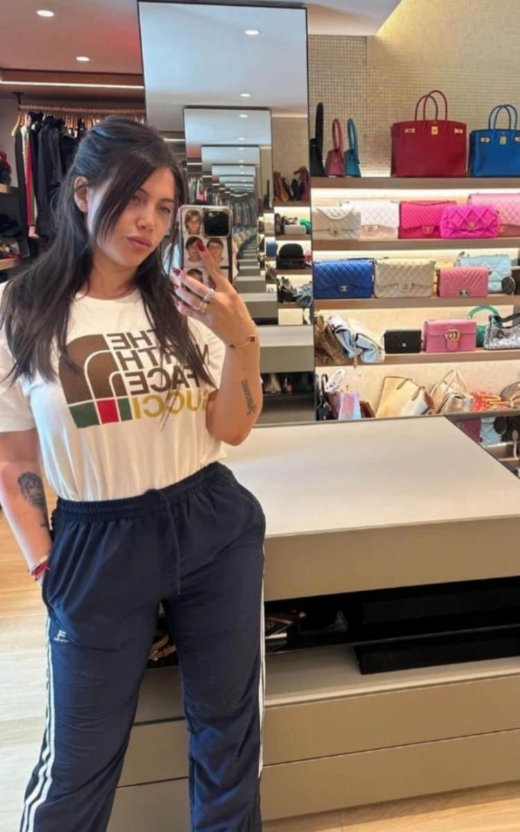 <p>Wanda Nara, ayrıca çantalarını sigortalattığını da dile getirdi.</p>
<p> </p>