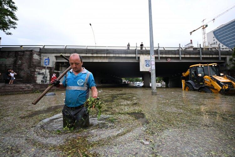 <p>Tandoğan Kavşağı alt geçidi, su birikmesi nedeniyle bir süre trafiğe kapatıldı.</p>

<p> </p>
