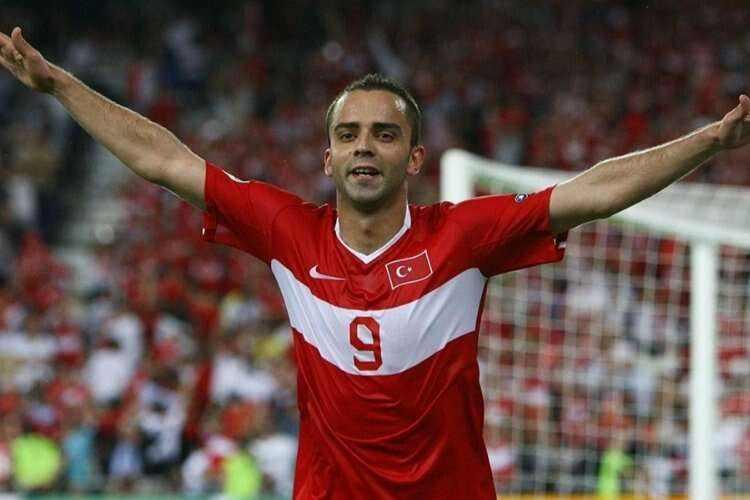 <p>Semih, A Milli Takım'ın Avrupa Şampiyonası tarihindeki en büyük başarısını elde ettiği EURO 2008'de 3 kez fileleri havalandırdı.</p>