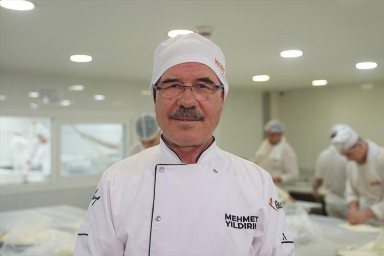 <p><span style="color:#B22222"><strong> "BAYRAMDA 5 BİN TON BAKLAVA SATIŞI ÖNGÖRÜYORUZ"</strong></span></p>
