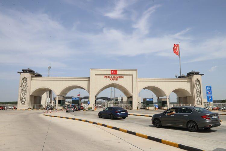 <p>Kurban Bayramı tatilini yurt dışında geçirmek isteyen vatandaşlar İpsala Sınır Kapısı'nda yoğunluk oluşturdu.</p>
<p> </p>