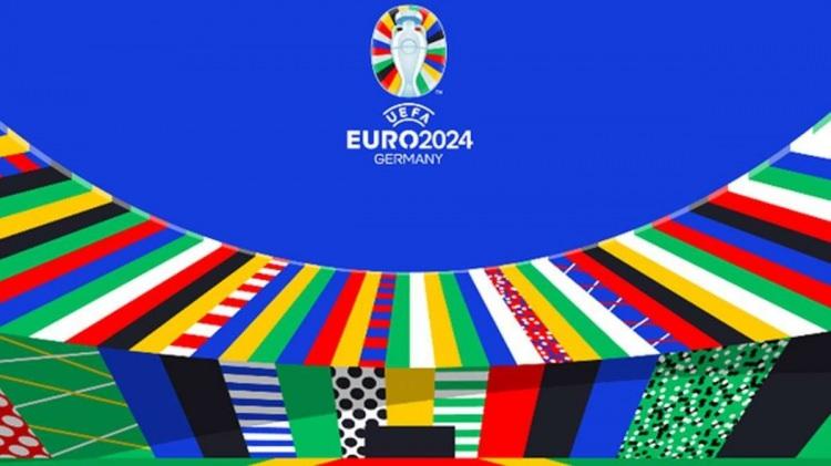 <p>EURO 2024, Almanya'nın 10 şehrinde ve stadında düzenlenecek. Turnuvaya başkent Berlin'in yanı sıra Köln, Münih, Frankfurt, Hamburg, Dortmund, Leipzig, Gelsenkirchen, Stutgart ve Düsseldorf kentleri ev sahipliği yapacak.</p>
