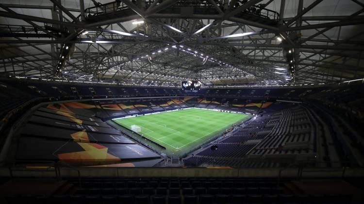 <p>ARENA AUFSCHALKE:  GELSENKIRCHEN<br />
<br />
Bundesliga 2'de Schalke 04'ün evi olan Arena AufSchalke, 50 bin kişilik kapasitesiyle turnuvada önemli maçlara sahne olacak.</p>
