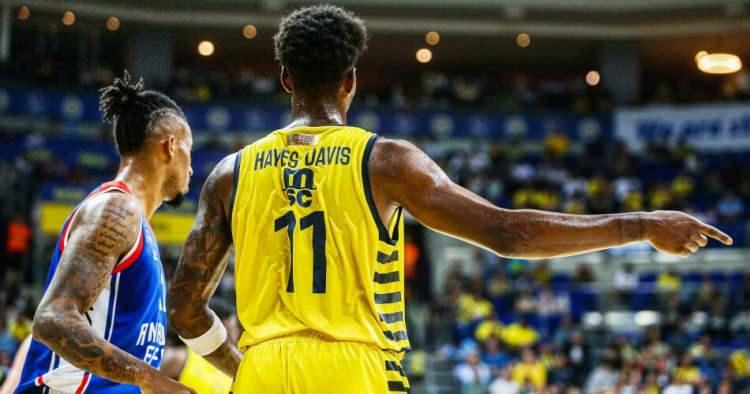 <p>Terim, kazansaydı şampiyon olacak olan Fenerbahçe'ye Ali Koç'un derbi galibiyeti sonrasındaki sözleriyle göndermede bulundu.</p>
<p></p>
