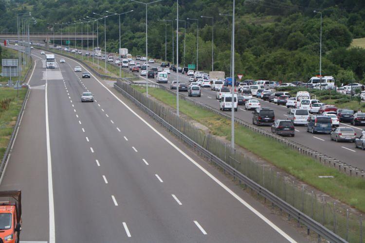 <p>Polis ekipleri, yol güzergahları üzerinde denetimlerini artırdı.</p>
