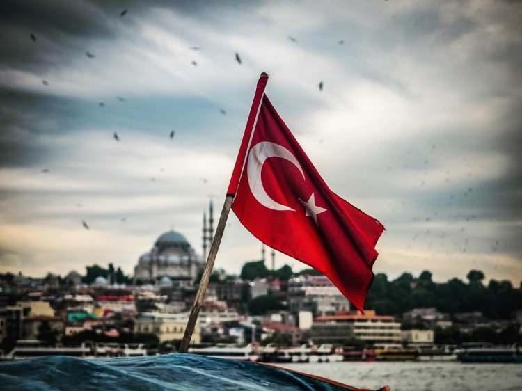 <p><span style="color:#B22222"><strong>5)  TÜRKİYE</strong></span></p>
